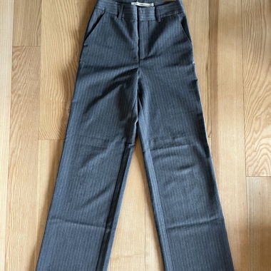 Pantalon Gestuz à fines rayures