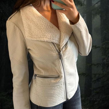 Giacca crema in similpelle con fodera pelosa