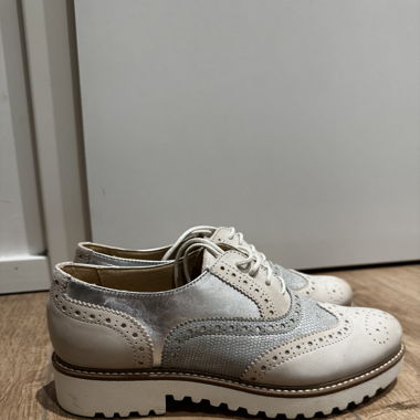 Scarpa elegante chiara (beige e argento)
