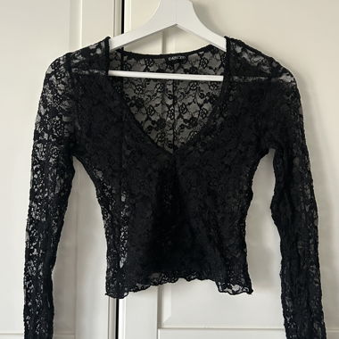 Haut manches longues en dentelle noire