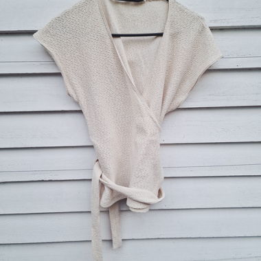 Gilet en tricot beige à lien