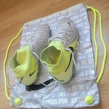 Bottes de football Nike Phantom