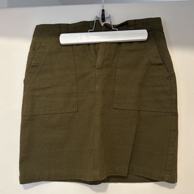 Olivefarbener Minirock