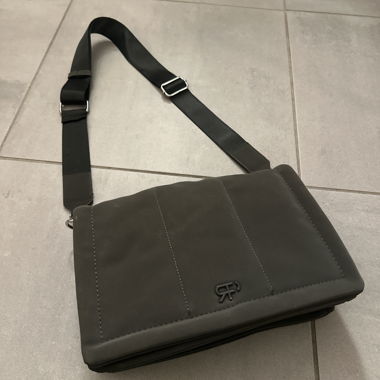 Dark grey shoulder bag with shoulder strap