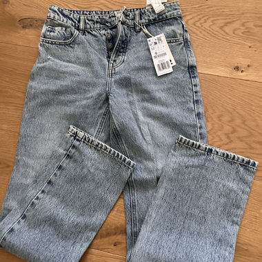 Jeans taille 34 à jambe droite