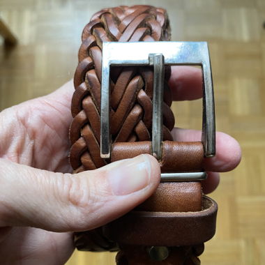 Geflochtener Gürtel aus braunem Leder