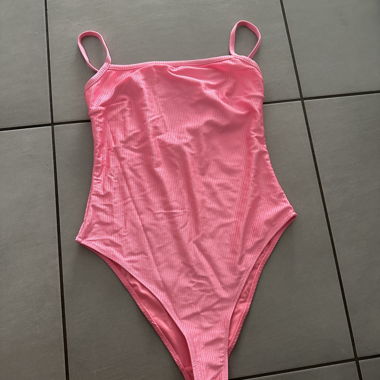 Costume intero a coste rosa