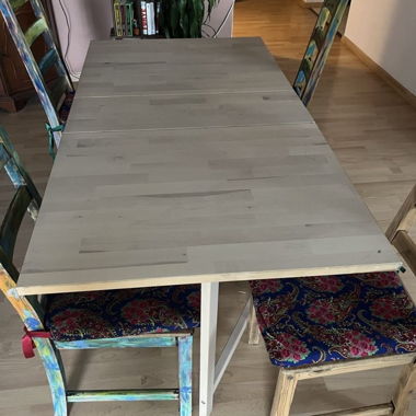 Tavolo in legno allungabile con cassetti
