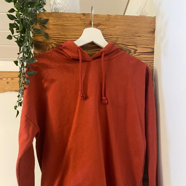 Roter Hoodie