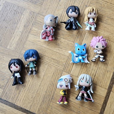 Set mit 9 Anime-Figuren