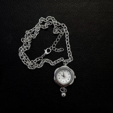 Collier montre pendentif argentée