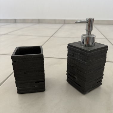 Dispenser di sapone nero