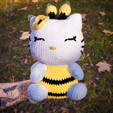 Hello Kitty abeille fait main 