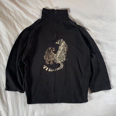 Sweat-shirt noir à motif léopard