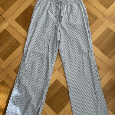 Pantalone leggero a righe con vita elastica