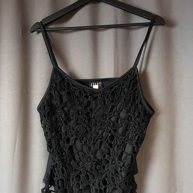 Top in pizzo nero
