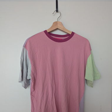 Farbiges Oversize-Shirt