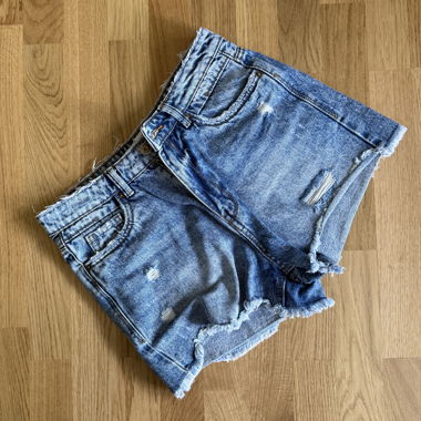 Stradivarius Jeans Shorts - EUR 38 (aber eher 36)