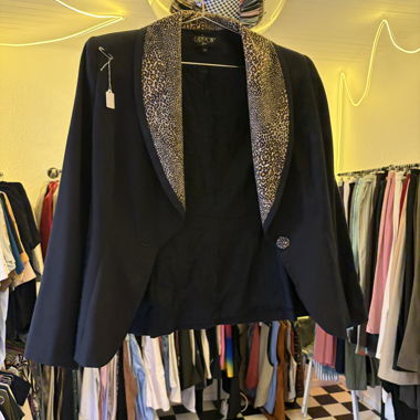 Schwarzer Blazer mit Leopard-Futter Kragen