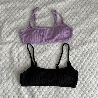 Zwei Bikini Oberteile in M