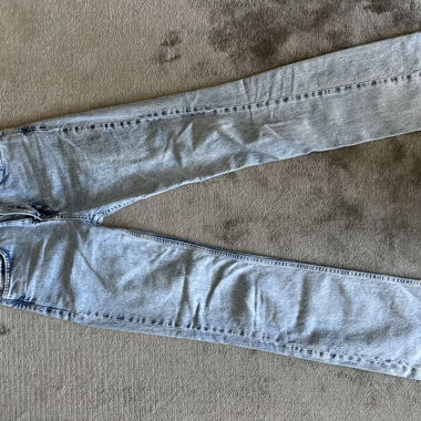 Hellblauer Jeans mit hoher Taille