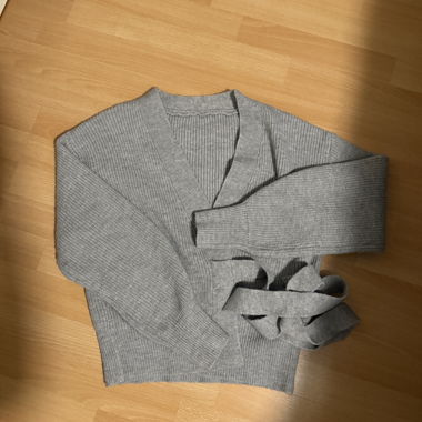 Cardigan grigio in maglia