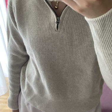 Pull zippé à moitié