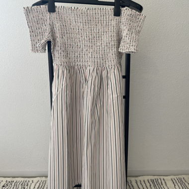 Robe smockée à rayures rose et grises