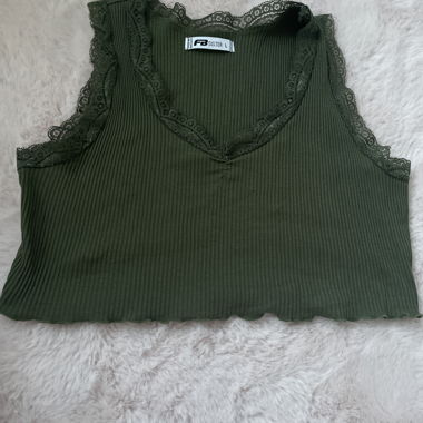 Top in pizzo verde scuro