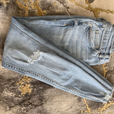 Jeans déchirés en denim clair