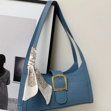 Blaue Tasche mit Schleife