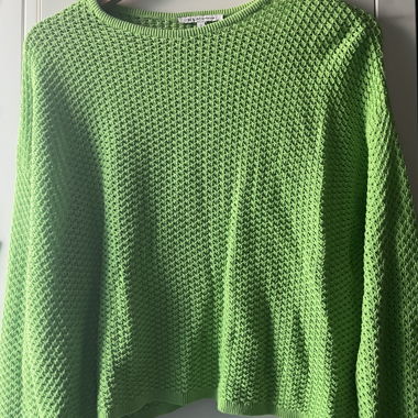 Neongrüner Strickpullover 