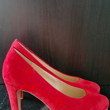 Strawberry Red Velvet Platform Pumps