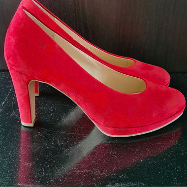 Strawberry Red Velvet Platform Pumps