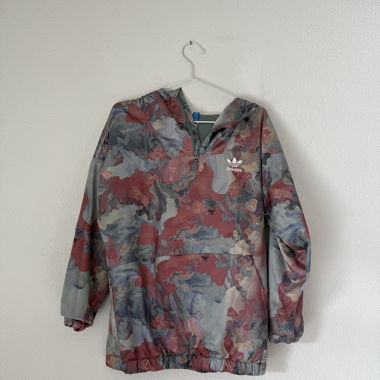 Coupe-vent à capuche adidas camouflage rose