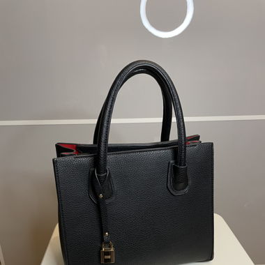 schwarze Handtasche