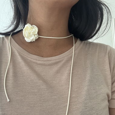 Flower tie necklace