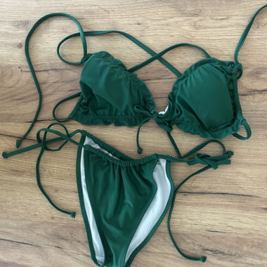 Grünes Bikini-Set