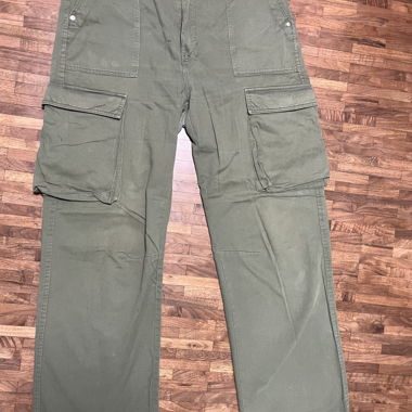 Pantalon cargo Bershka kaki EU 40