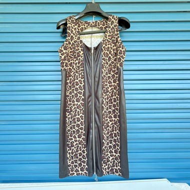 Leopardenärmelloses Kleid