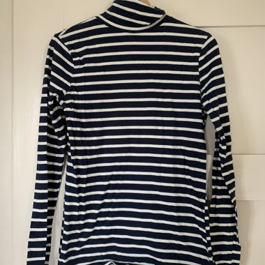 Maglia a collo alto a righe