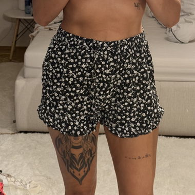 Blumige Shorts