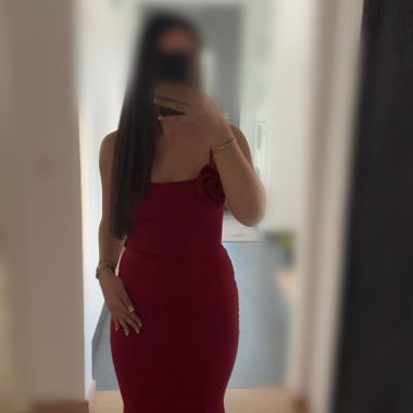 Abito lungo rosso con schiena scoperta
