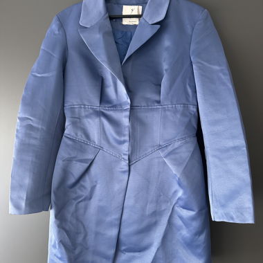 2 Jacken / violetter und blauer Satin-Blazer