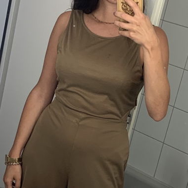 One-piece sleeveless 