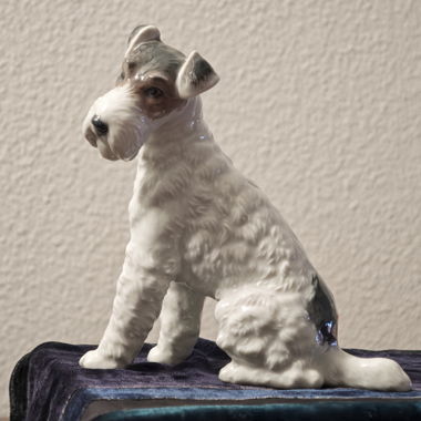 Porzellanfigur Hund sitzend - Foxterrier