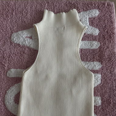 cream sleeveless top