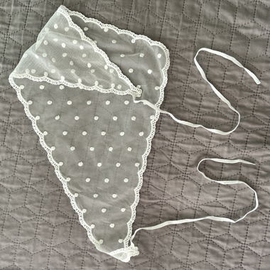 LACE TRIANGULAR SCARF
