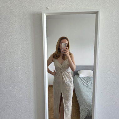 Robe midi beige fendue