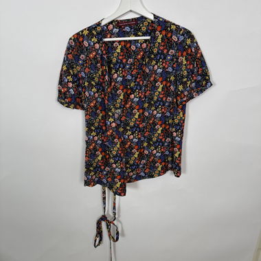 Bluse mit Wickeloptik und Blumenmuster
